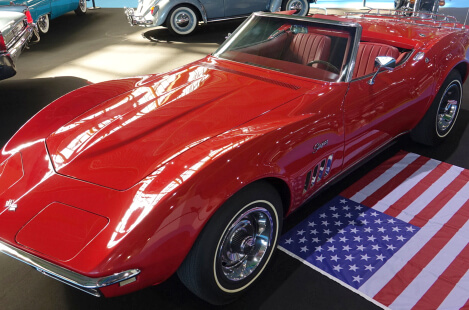 Corvette rojo disponible para alquileres en Andaucia